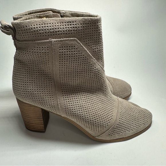 TOMS Booties Lunata Desert Taupe Beige Suede Cut Out Womens Shoes Ankle Boots 12 - Picture 3 of 12